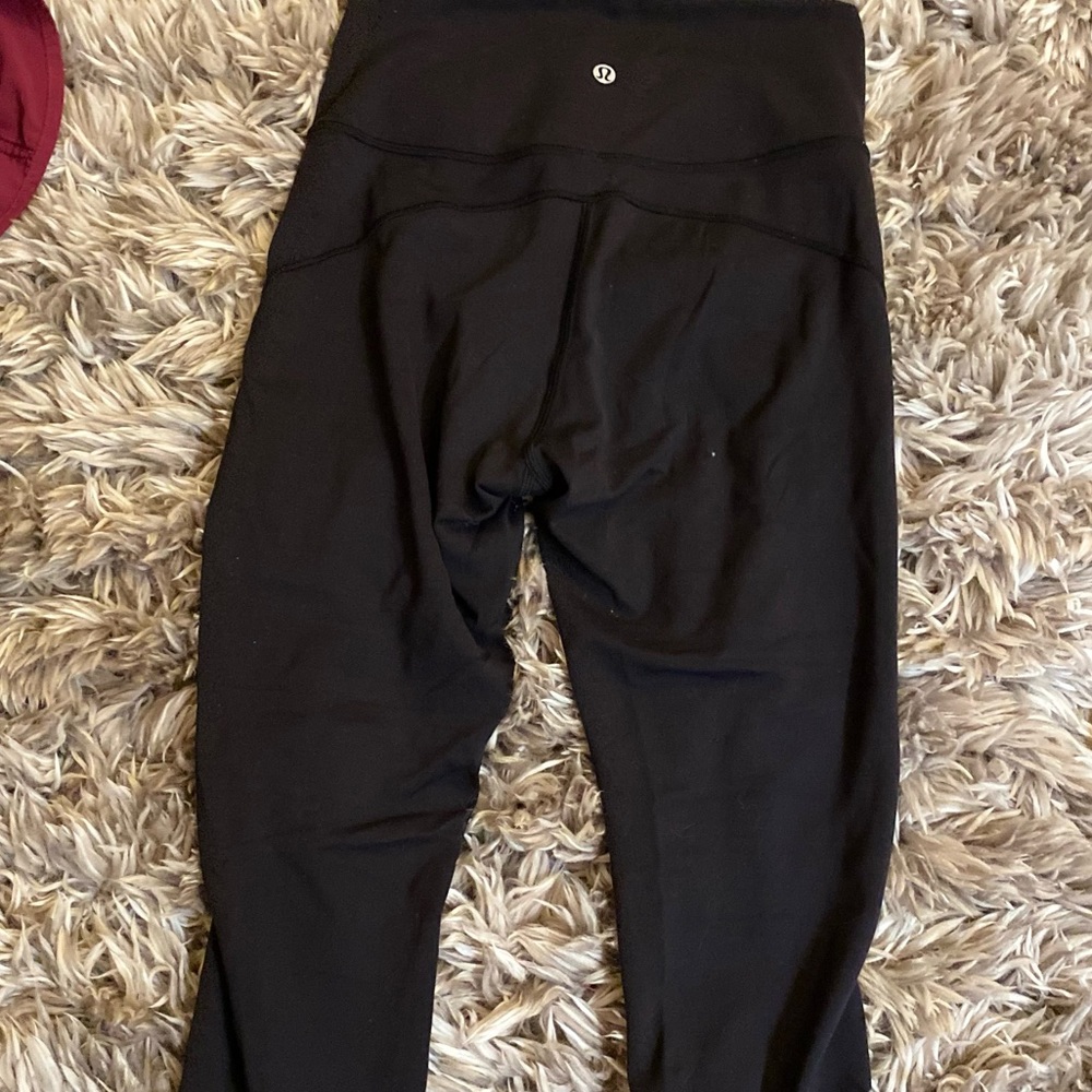 Black Women’s Lululemon 8/9 leggings